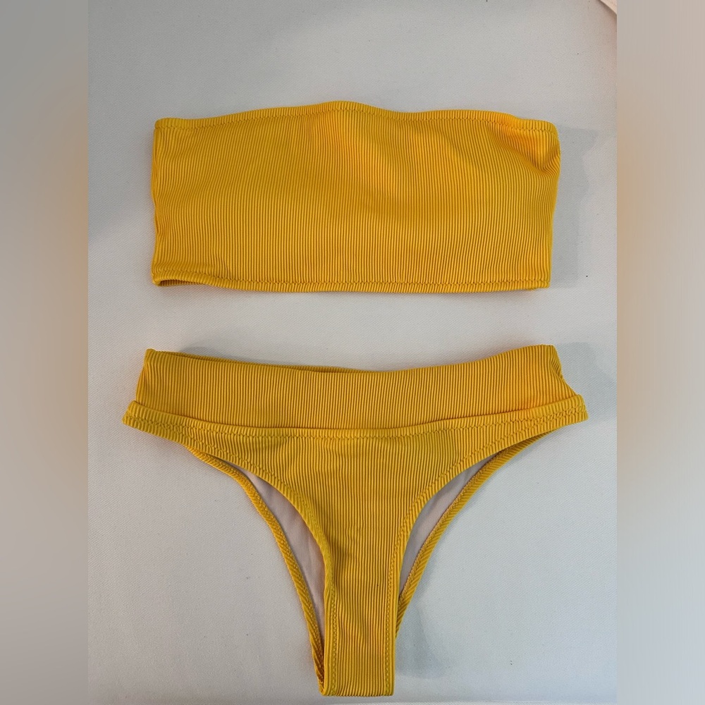 Ribbed yellow two piece bathing suit